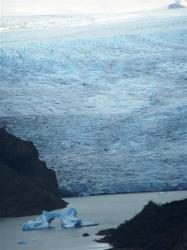 Joli iceberg et le glacier